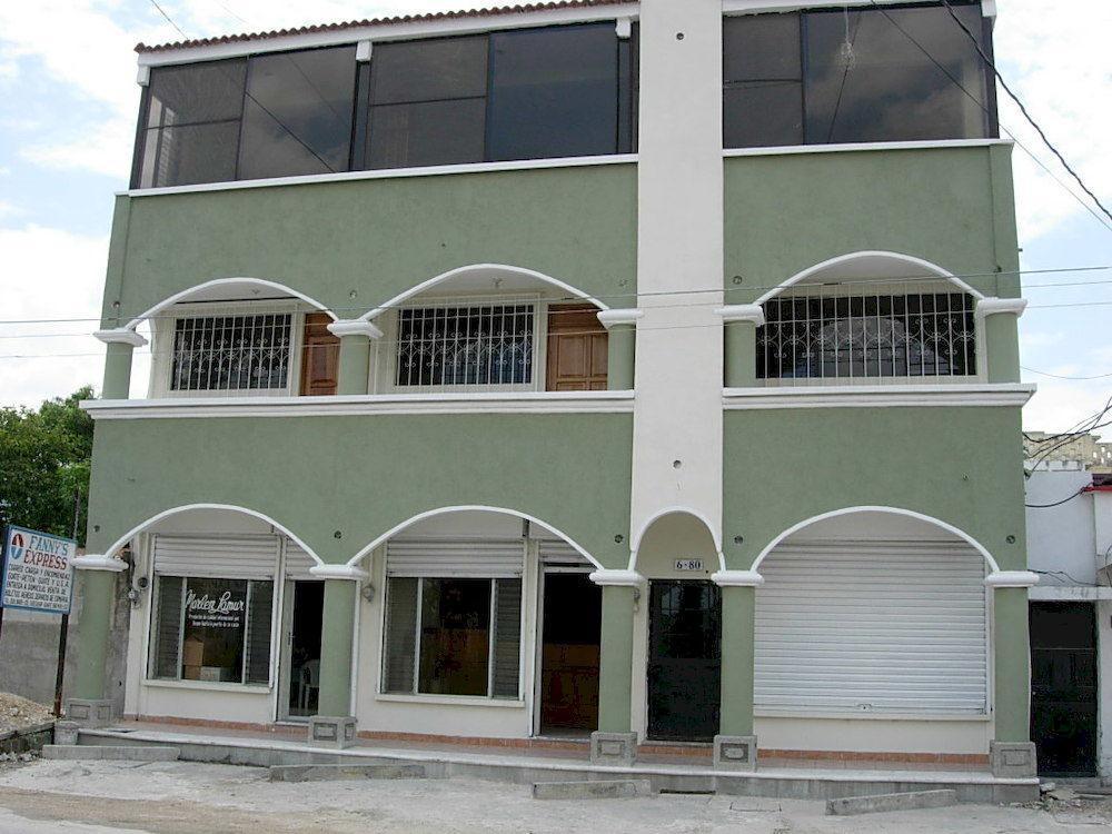 Hotel Nakum Flores